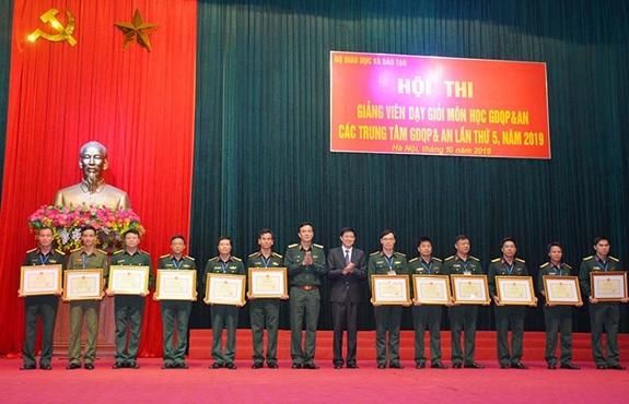 Đội tuyển Trung tâm GDQP&AN Trường SQTT đạt giải ba Hội thi giảng viên dạy giỏi môn học GDQP&AN lần thứ 5